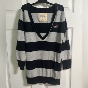 Women’s Large Hollister V-Neck